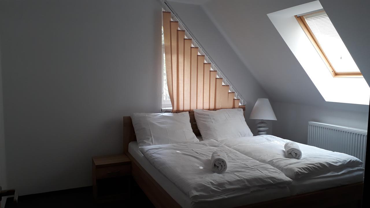 Готель Motorest-Pension U Hrachu,S.R.O. Клатови Екстер'єр фото