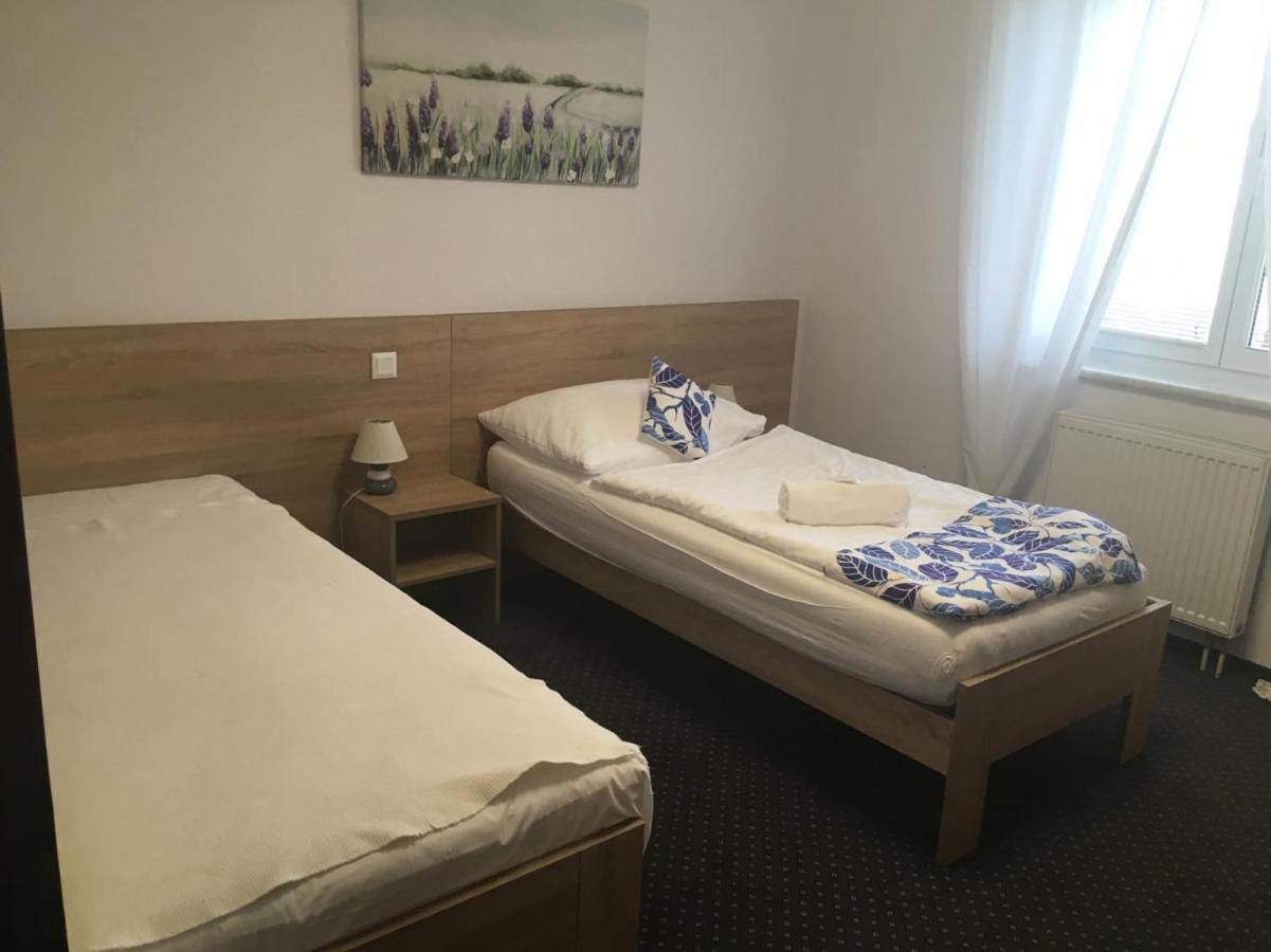 Готель Motorest-Pension U Hrachu,S.R.O. Клатови Екстер'єр фото