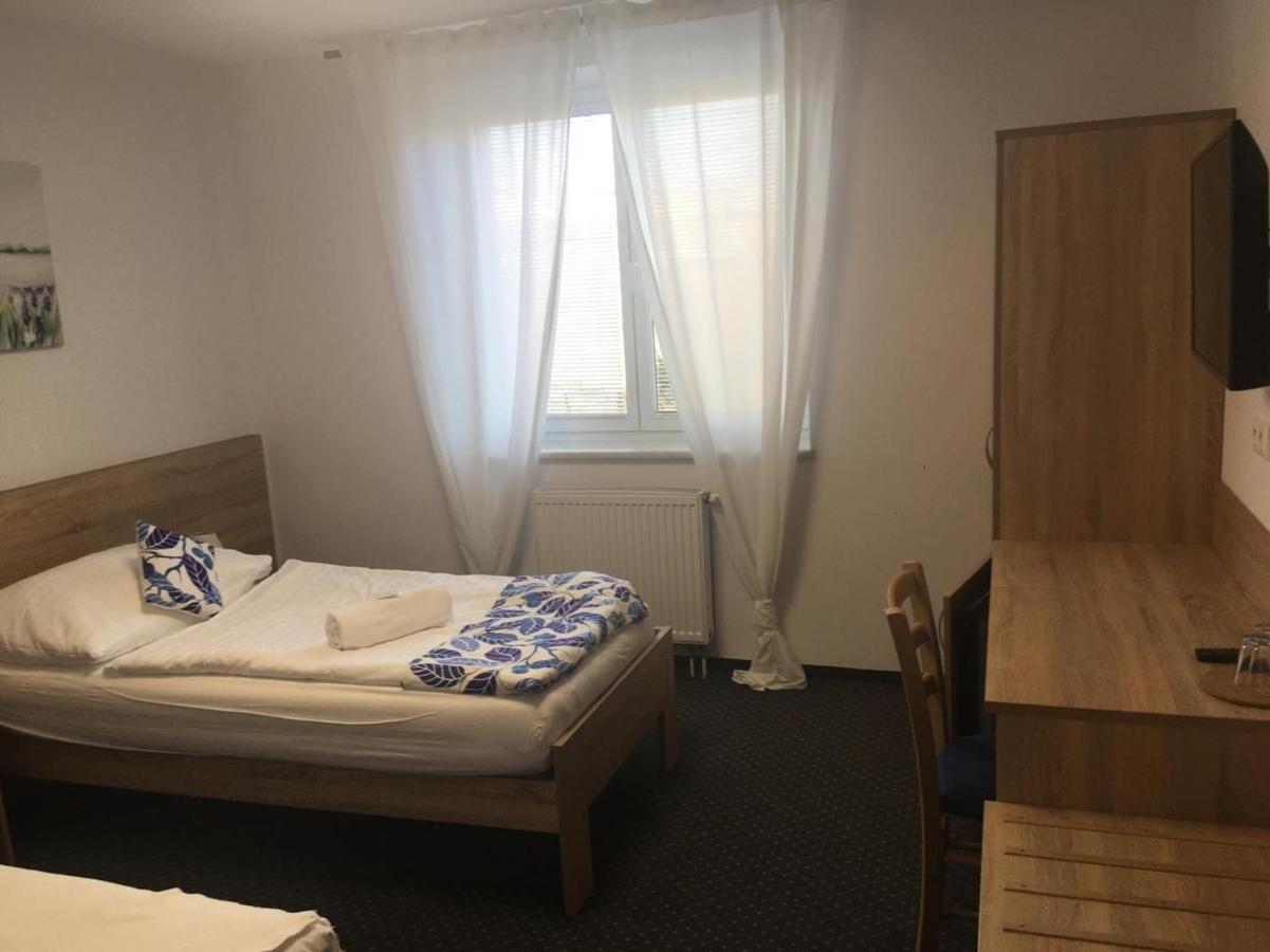 Готель Motorest-Pension U Hrachu,S.R.O. Клатови Екстер'єр фото