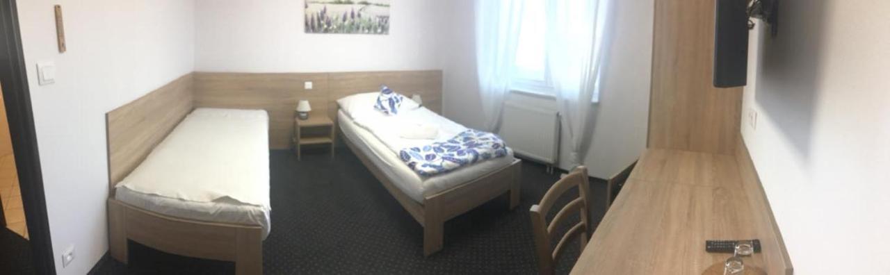 Готель Motorest-Pension U Hrachu,S.R.O. Клатови Екстер'єр фото